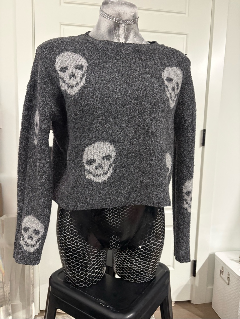 No Boundaries Charcoal Gray Skull Crewneck Sweater - Gray & Light Gray